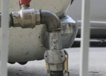 Στο τραπέζι η μείωση του φόρου πετρελαίου