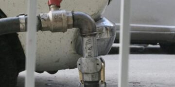 Στο τραπέζι η μείωση του φόρου πετρελαίου