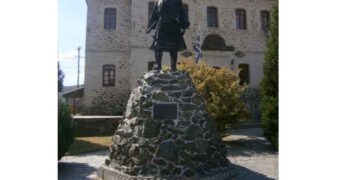 Οδοιπορικό στα µνηµεία της Εορδαίας – Ο ανδριάντας του Ιωάννη Φαρµάκη