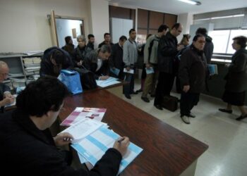 Ξεπερνούν το 1 δισ. ευρώ οι εκκρεμείς επιστροφές ΦΠΑ από τις εφορίες