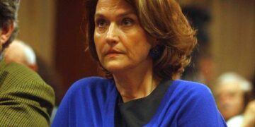 Νέο χτύπημα: Η Ρεπούση θέλει τώρα να καταργήσει και τα… Αρχαία ελληνικά!