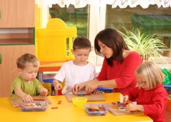 1.000 βρεφονηπιοκόμοι βρίσκουν δουλειά