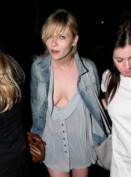 kirsten_dunst_drunk_no_bra_7