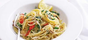 spaghetti-me-kavouri-lemoni-kai-tsili-exo-olivemagazinegr-575x262