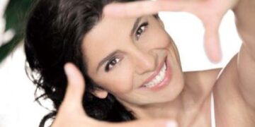 Η ΕΣΗΕΑ διέγραψε τη Πόπη Τσαπανίδου!