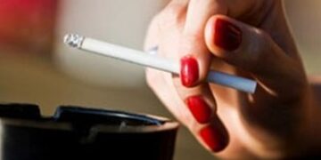 Αρνητικό ρεκόρ για τις γυναίκες καπνίστριες στην Ελλάδα