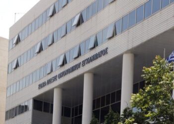 Συγνώμη λάθος: 54.000 και όχι 54 δισ. ευρώ τα εμβάσματα!
