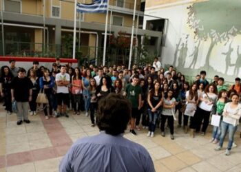 Την επιμήκυνση του σχολικού έτους μελετά το υπουργείο Παιδείας