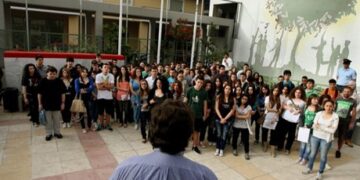 Την επιμήκυνση του σχολικού έτους μελετά το υπουργείο Παιδείας