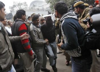 Νέος ομαδικός βιασμός! Την βίασαν για να τιμωρήσουν τον αδελφό της!