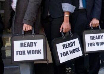 Οι Έλληνες φεύγουν στο εξωτερικό για εργασία