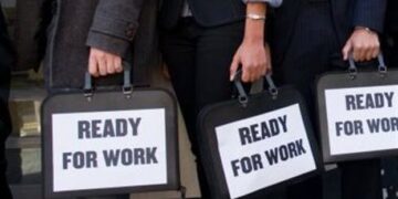 Οι Έλληνες φεύγουν στο εξωτερικό για εργασία