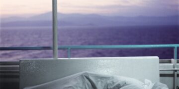 Guardian: “Λίγοι άκουσαν μια νεαρή Ελληνίδα, πριν πεθάνει. Θα την ακούσουμε τώρα;”