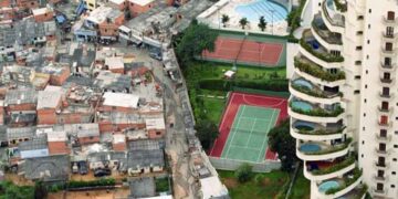 85 άνθρωποι κερδίζουν όσα ο μισός πλανήτης