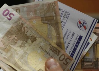 ΡΑΕ: Αυξήσεις έως 157% στο τέλος ΑΠΕ στους λογαριασμούς της ΔΕΗ