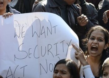 Ινδία: “Αυτοσχέδιο δικαστήριο” διέταξε τον ομαδικό βιασμό 20χρονης