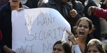 Ινδία: “Αυτοσχέδιο δικαστήριο” διέταξε τον ομαδικό βιασμό 20χρονης