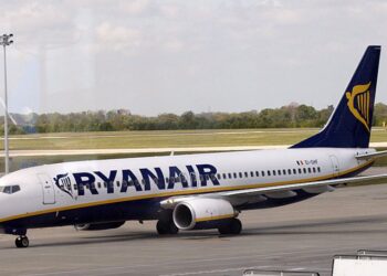Ryanair: Δρομολόγια εσωτερικού από 12 ευρώ!