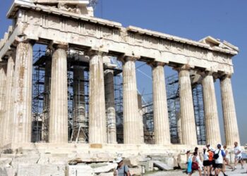 Έλληνες αρχαιολόγοι σε Time: Τα μνημεία δεν πωλούνται