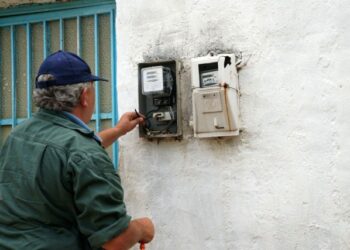Καμία πρόβλεψη για πολύτεκνες οικογένειες στην έκπτωση ρεύματος σε περιπτώσεις αιθαλομίχλης