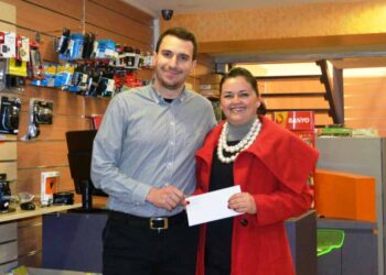 ΓΡΕΒΕΝΑ: Παραδόθηκε το έπαθλο του διαγωνισμού καλύτερης χριστουγεννιάτικης βιτρίνας