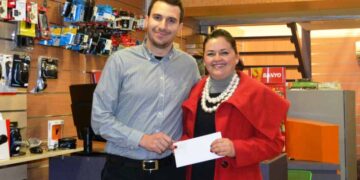 ΓΡΕΒΕΝΑ: Παραδόθηκε το έπαθλο του διαγωνισμού καλύτερης χριστουγεννιάτικης βιτρίνας