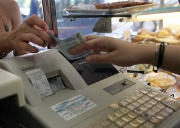 Παρατείνεται η εφαρμογή του μειωμένου συντελεστή ΦΠΑ στην εστίαση