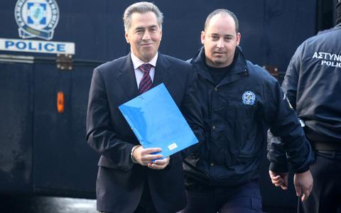 Ο πρώην δήμαρχος Θεσσαλονίκης Βασίλης Παπαγεωργόπουλος (Α) εισέρχεται στο δικαστικό μέγαρο όπου σήμερα ξεκινά σε δεύτερο βαθμό η δίκη στο Πενταμελές Εφετείο Κακουργημάτων Θεσσαλονίκης για την υπόθεση υπεξαίρεσης από τα ταμεία του δήμου Θεσσαλονίκης. Θεσσαλονίκη, Πέμπτη 16 Ιανουαρίου 2014 ΑΠΕ ΜΠΕ/PIXEL/Σωτήρης Μπαρμπαρούσης