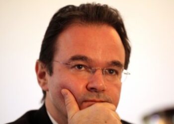 136 δικογραφίες στη Βουλή και παρέπεμψαν μόνο τον Παπακωνσταντίνου!
