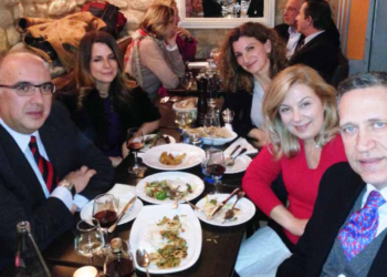 Σε ελληνικό εστιατόριο του Παρισιού ο Μιχάλης Παπαδόπουλος