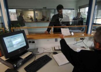 Τέλος εποχής για τα ταμεία στις εφορίες