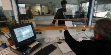 Τέλος εποχής για τα ταμεία στις εφορίες