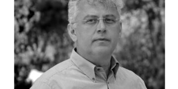 Πώς γίνονται οι πελάτες, πρώτα πολίτες και έπειτα στρατιώτες;