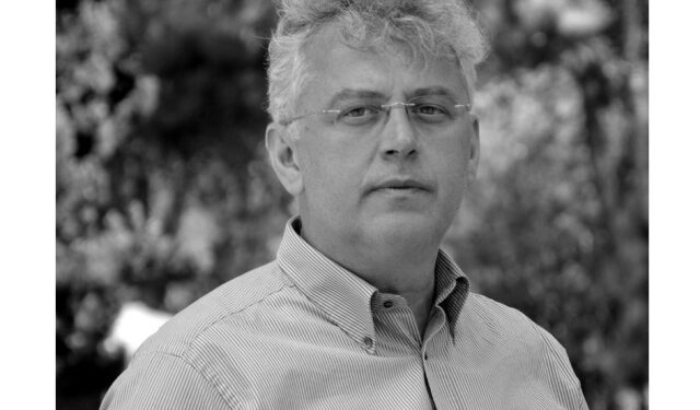 Πώς γίνονται οι πελάτες, πρώτα πολίτες και έπειτα στρατιώτες;