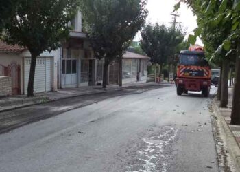 Ασφαλτοστρώνεται επιτέλους η "πολύπαθη" οδός Ιωνίας στην Κοζάνη – Νησίδα στο γεφυράκι του Ο.Σ.Ε. προανήγγειλε μέσω του "Π" ο αντιδήμαρχος