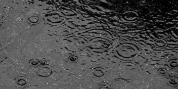 Βροχερή μέρα; Τα δέκα τραγούδια που θα ακούσεις!