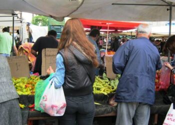ΕΠΙΤΡΟΠΗ ΑΓΩΝΑ ΠΑΡΑΓΩΓΩΝ ΜΙΚΡΟΠΩΛΗΤΩΝ ΛΑΪΚΩΝ ΑΓΟΡΩΝ ΕΟΡΔΑΙΑΣ: Κίνδυνος να πεταχτούν από τις λαϊκές αγορές οι φτωχοί μικροπωλητές