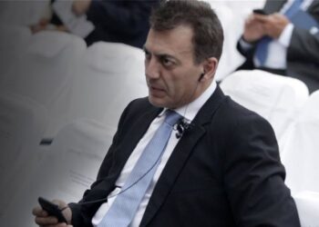 Η ώρα της κρίσης για ομαδικές απολύσεις και ασφαλιστικό