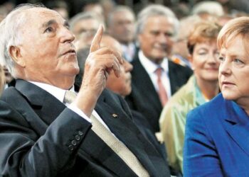 Ο Χέλμουτ Κολ εξομολογείται: Η Μέρκελ δεν ήξερε καν να φάει με μαχαιροπίρουνο