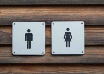 Πώς θα προστατευθείτε από τα μικρόβια στις κοινόχρηστες τουαλέτες