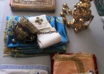 Φλώρινα: Έκλεβε εκκλησίες με τον 10χρονο γιό της