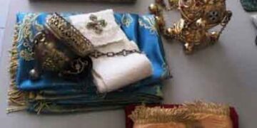 Φλώρινα: Έκλεβε εκκλησίες με τον 10χρονο γιό της