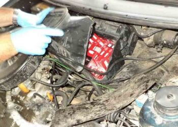 Φλώρινα: Έκρυβε 630 πακέτα τσιγάρων στη μηχανή του αυτοκινήτου του!