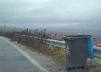 Καθάρισαν οι κάδοι στα πάρκινγκ της Ε.Ο. Κοζάνης-Πτολεμαΐδας