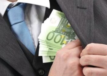 Υπάλληλοι του ΣΔΟΕ, του ΥΠΟΙΚ και της Τράπεζας της Ελλάδος εκβίαζαν επιχειρηματία