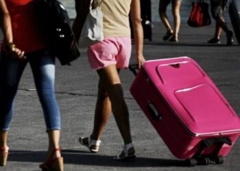 «Σπάει» τα κοντέρ ο τουρισμός: Στα 23 εκατομμύρια οι επισκέπτες φέτος