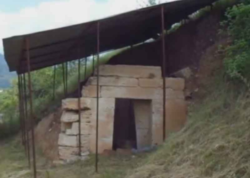 Ο Μακεδονικός τάφος στους Πύργους Εορδαίας