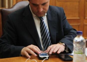 Ανεργη στέλνει tweet στον Αδωνι: Κάντε κάτι,Εχω 8 χρόνια προϋπηρεσία, είμαι και ΝΔ