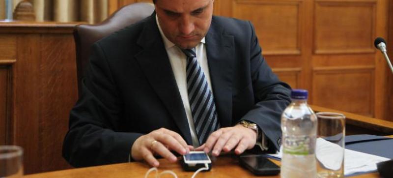 Ανεργη στέλνει tweet στον Αδωνι: Κάντε κάτι,Εχω 8 χρόνια προϋπηρεσία, είμαι και ΝΔ