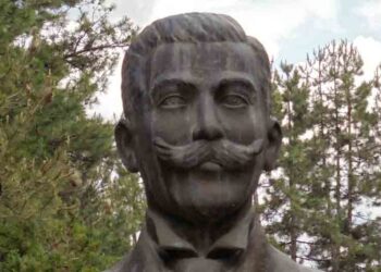 Η προτομή του Φίλιππου Καπετανόπουλου στους Πύργους